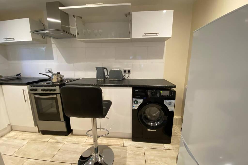 Entire 2-Bedroom Home By Weghomes Ρότσεστερ Εξωτερικό φωτογραφία